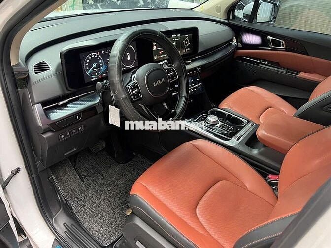 Kia Carnival 2024 Premium 2.2D 7S - 22,000 km.