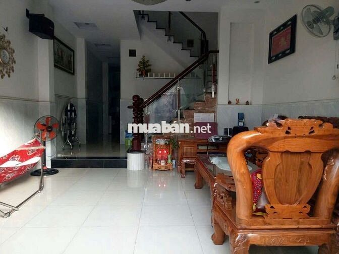 Nhà cho thuê có lầu 3 phòng gần cầu bà mẫn