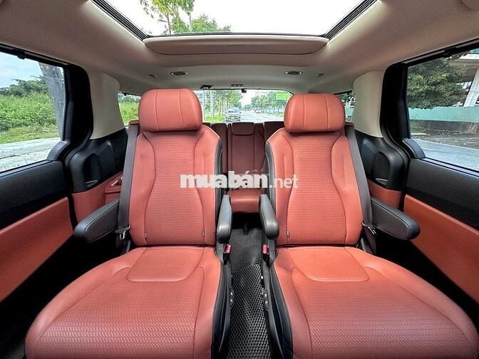 KIA Carnival 2023 màu trắng ngọc, 46.000 KM