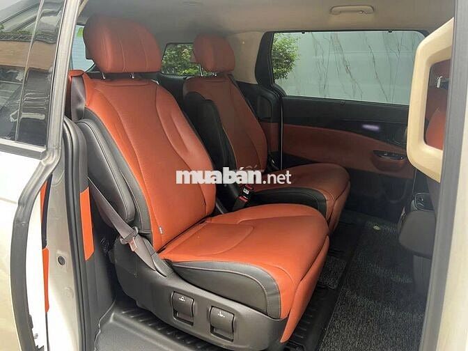 Kia Carnival 2024 Premium 2.2D 7S - 22,000 km.