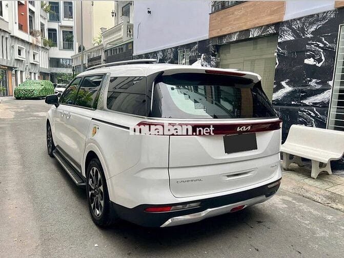 Kia Carnival 2024 Premium 2.2D 7S - 22,000 km.