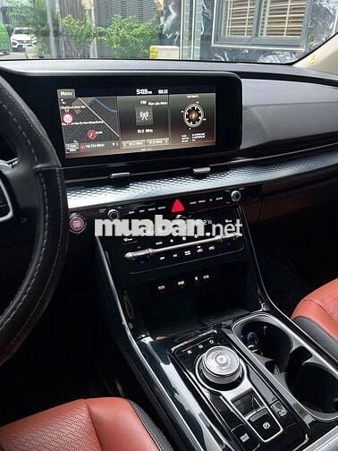 Kia Carnival 2024 Premium 2.2D 7S - 22,000 km.