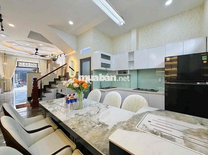 Nhà đẹp 2 tầng 2 mặt thoáng, 44m2 ngang 4m, hxh 6m Lê Đức Thọ, 5.9 tỷ