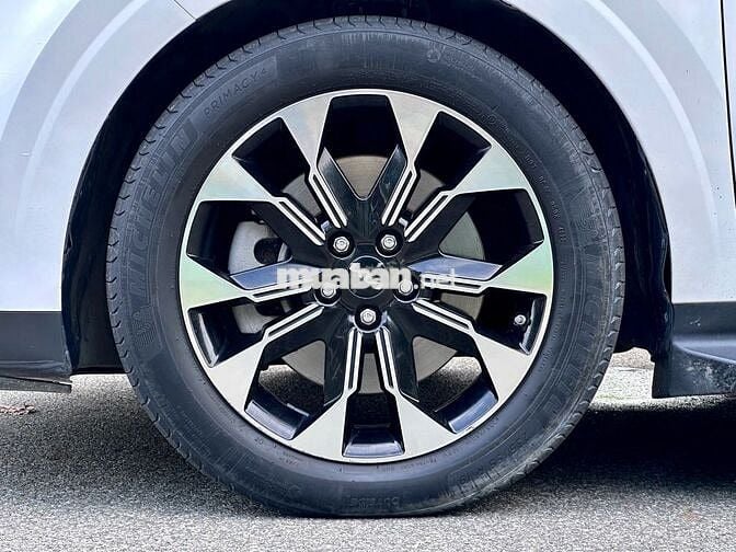 KIA Carnival 2023 màu trắng ngọc, 46.000 KM