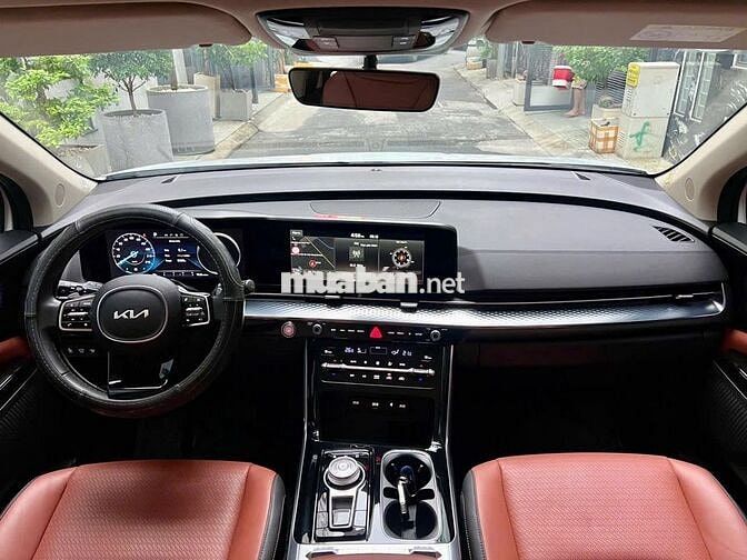 Kia Carnival 2024 Premium 2.2D 7S - 22,000 km.