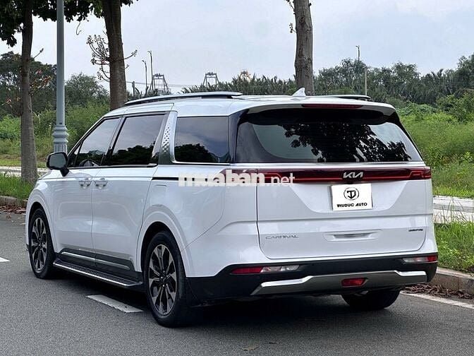 KIA Carnival 2023 màu trắng ngọc, 46.000 KM