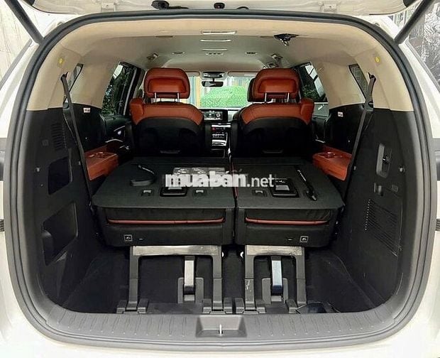 Kia Carnival 2024 Premium 2.2D 7S - 22,000 km.