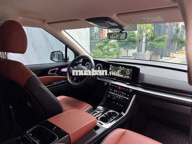 Kia Carnival 2024 Premium 2.2D 7S - 22,000 km.