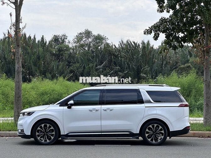 KIA Carnival 2023 màu trắng ngọc, 46.000 KM