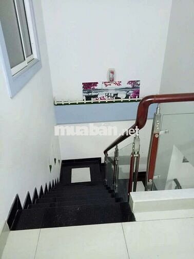 Nhà cho thuê có lầu 3 phòng gần cầu bà mẫn