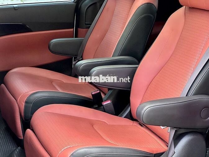 KIA Carnival 2023 màu trắng ngọc, 46.000 KM