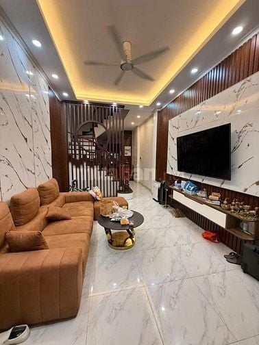 Bán nhà Hoàng Quốc Việt ô tô vào nhà kinh doanh QH ổn định giá siêu mề Bán nhà Hoàng Quốc Việt ô tô vào nhà kinh doanh QH ổn định giá siêu mề