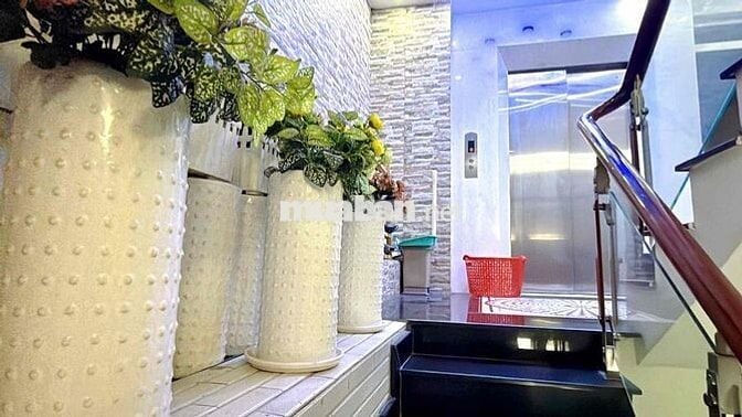 Gấp bán Hậu Giang trung tâm quận 6, full nội thất thang máy 6 tầng.