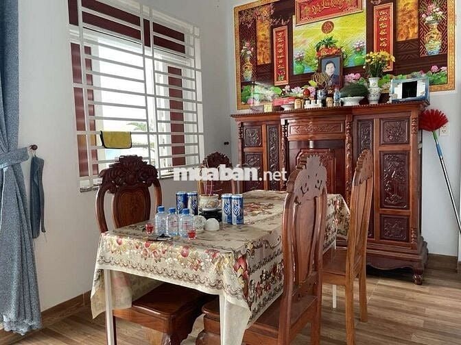 Bán nhà 4 phòng ngủ 73m2 ngay trung tâm Trầng Hưng Đạo Dĩ An giá 5,2t