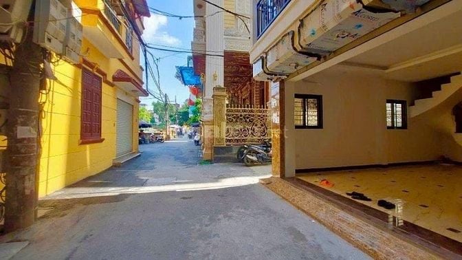 Bán nhà Hoàng Quốc Việt P/Lô ô tô tránh, Dt 55m2, 5t, mt 5m, mới đẹp.