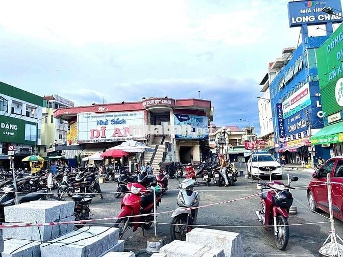 Nhà mới ở ngay, sát mặt đường Trần Hưng Đạo, 70 m2, 2 tầng, 3 ngủ, Tru