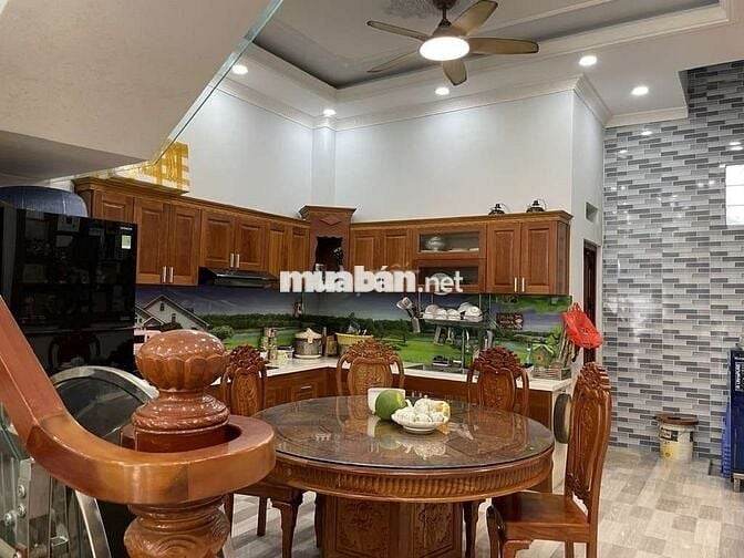 Bán nhà 4 phòng ngủ 73m2 ngay trung tâm Trầng Hưng Đạo Dĩ An giá 5,2t