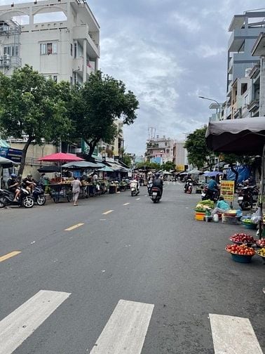 BÁN NHÀ - XÂY 7 TẦNG MẶT TIỀN ĐƯỜNG HOÀNG HOA THÁM - GIÁ 25 TỶ