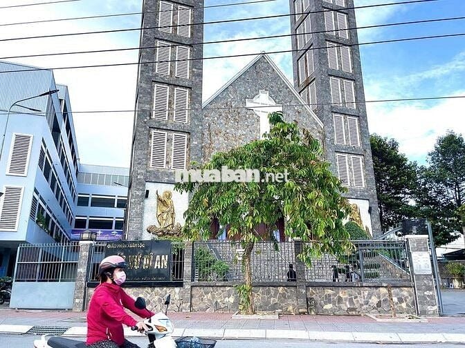 Nhà mới ở ngay, sát mặt đường Trần Hưng Đạo, 70 m2, 2 tầng, 3 ngủ, Tru