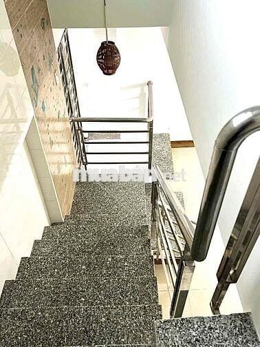 Nhà mới ở ngay, sát mặt đường Trần Hưng Đạo, 70 m2, 2 tầng, 3 ngủ, Tru