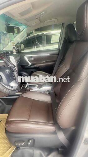 Toyota Fortuner 2020 máy xăng nhập khẩu