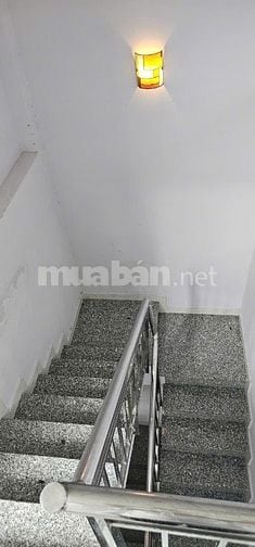 Nhà cho thuê, 3 lầu rộng rãi, 2 phòng ngủ, 3 toilet, hẻm xe hơi.