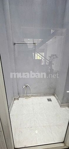 Nhà cho thuê, 3 lầu rộng rãi, 2 phòng ngủ, 3 toilet, hẻm xe hơi.