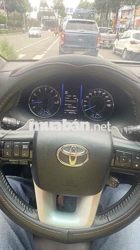 Toyota Fortuner 2020 máy xăng nhập khẩu