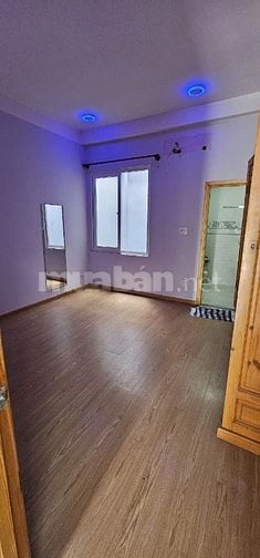 Nhà cho thuê, 3 lầu rộng rãi, 2 phòng ngủ, 3 toilet, hẻm xe hơi.