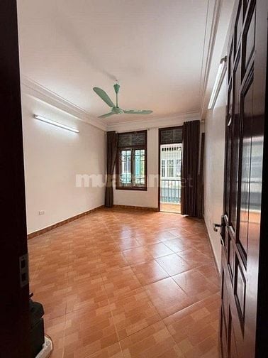 Bán nhà Hoàng Quốc Việt ô tô vào nhà kinh doanh QH ổn định giá siêu mề Bán nhà Hoàng Quốc Việt ô tô vào nhà kinh doanh QH ổn định giá siêu mề