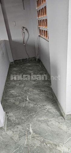 Nhà cho thuê, 3 lầu rộng rãi, 2 phòng ngủ, 3 toilet, hẻm xe hơi.