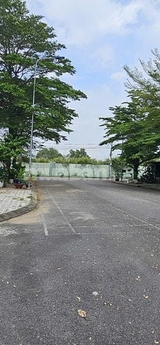 Nhà cho thuê, 3 lầu rộng rãi, 2 phòng ngủ, 3 toilet, hẻm xe hơi.