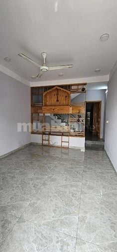 Nhà cho thuê, 3 lầu rộng rãi, 2 phòng ngủ, 3 toilet, hẻm xe hơi.