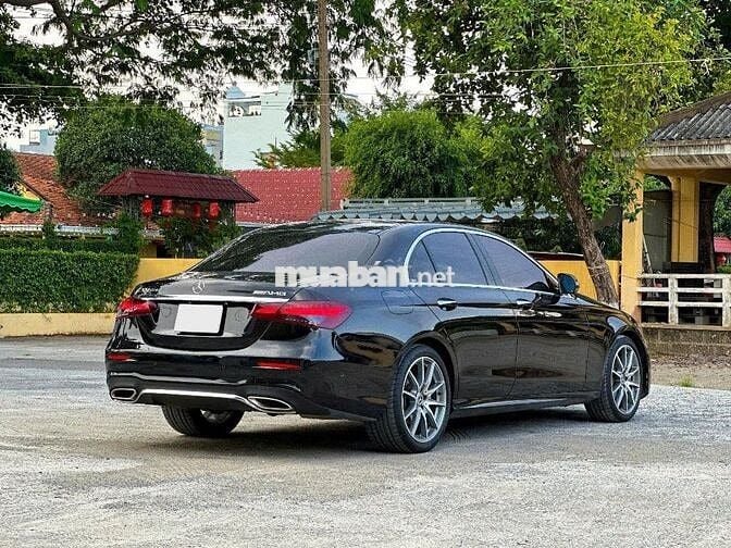 Mercedes Benz E Class 2022 E300 AMG - 29000 km