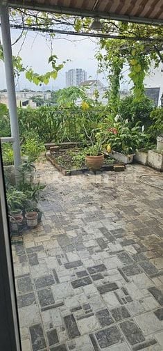 Nhà cho thuê, 3 lầu rộng rãi, 2 phòng ngủ, 3 toilet, hẻm xe hơi.