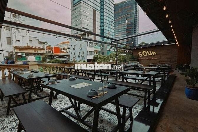 CHO THUÊ NHÀ GÓC 2MT CÔ BẮC Q1, DT TRỆT 4x15M NH 10M, LẦU 1: 20x30M