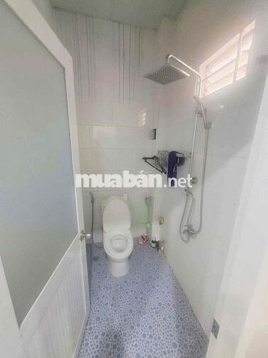 CHO THUÊ NHÀ NGUYÊN CĂN ĐẦY ĐỦ NỘI THẤT. GẦN QUẢNG TRƯỜNG