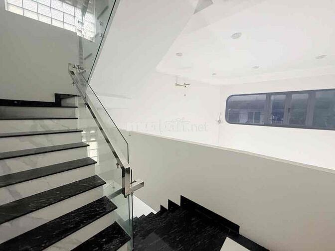 Nhà 117m2-8 tầng thang máy-Hẻm xe tải-Trần Bình Trọng