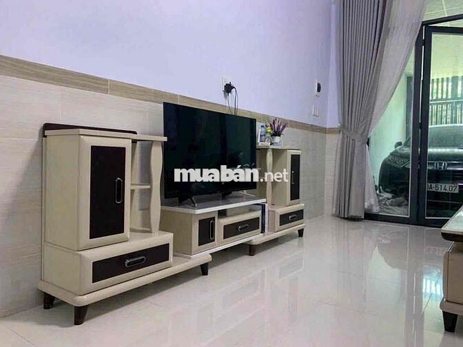 CHO THUÊ NHÀ NGUYÊN CĂN ĐẦY ĐỦ NỘI THẤT. GẦN QUẢNG TRƯỜNG