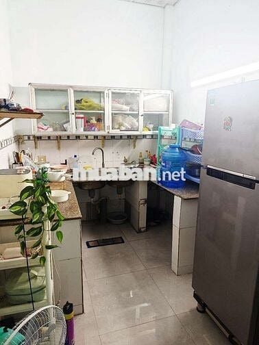 Cho thuê nguyên gác đúc suốt tầng một