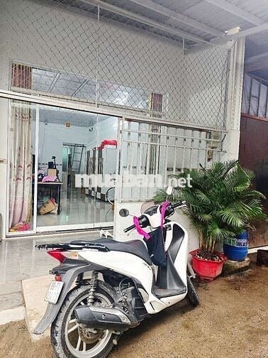 Cho thuê nguyên gác đúc suốt tầng một