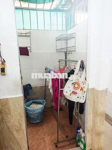 Cho thuê nguyên gác đúc suốt tầng một