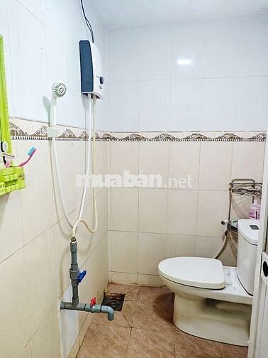 Cho thuê nguyên gác đúc suốt tầng một