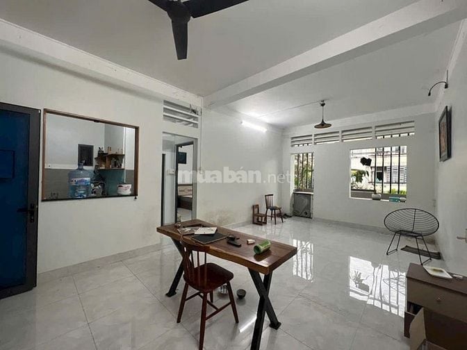 C/c  Trần Quốc Thảo, P6, Quận 3 chỉ 9,5tr căn 2p ngủ, ban công