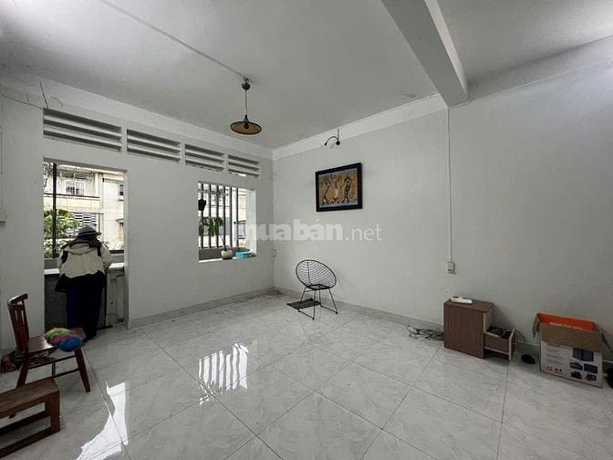 C/c  Trần Quốc Thảo, P6, Quận 3 chỉ 9,5tr căn 2p ngủ, ban công