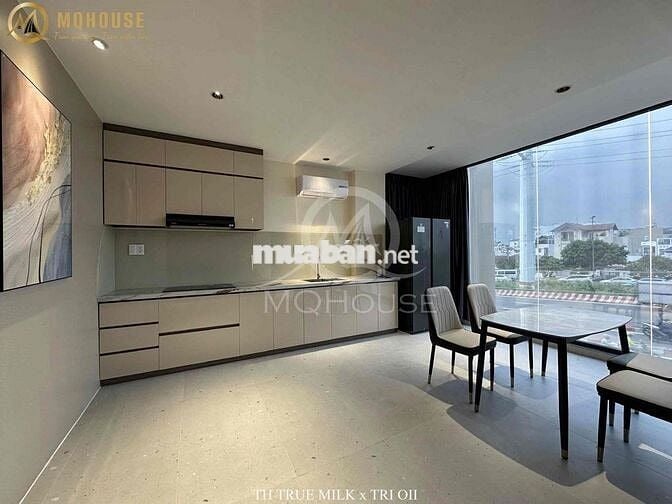 Toạ Lạt Trên Trục Đường Chính Phạm Văn Đồng . Bình Thạnh