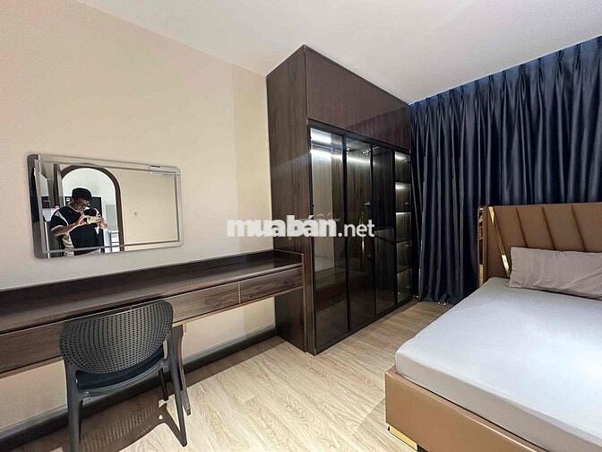 Toạ Lạt Trên Trục Đường Chính Phạm Văn Đồng . Bình Thạnh