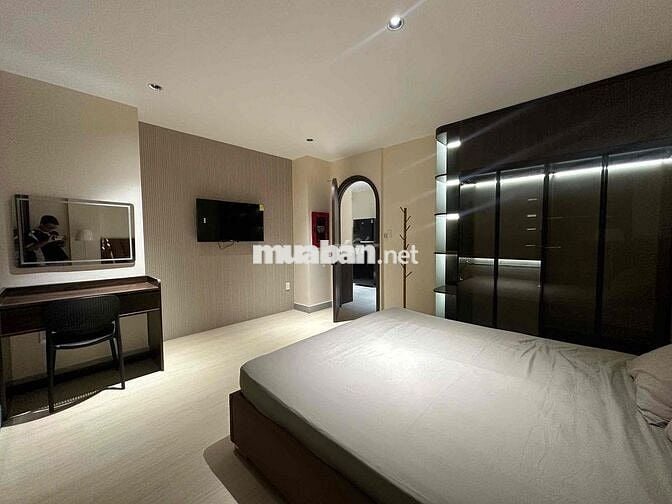 Toạ Lạt Trên Trục Đường Chính Phạm Văn Đồng . Bình Thạnh