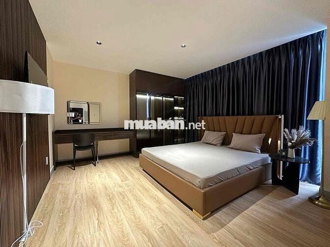 Toạ Lạt Trên Trục Đường Chính Phạm Văn Đồng . Bình Thạnh