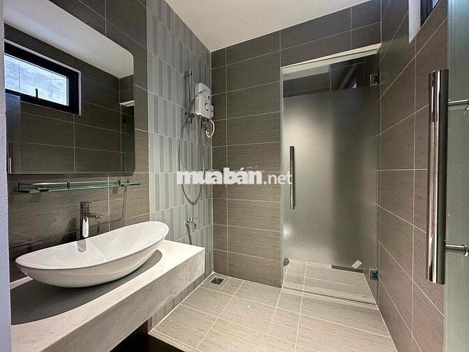 Toạ Lạt Trên Trục Đường Chính Phạm Văn Đồng . Bình Thạnh